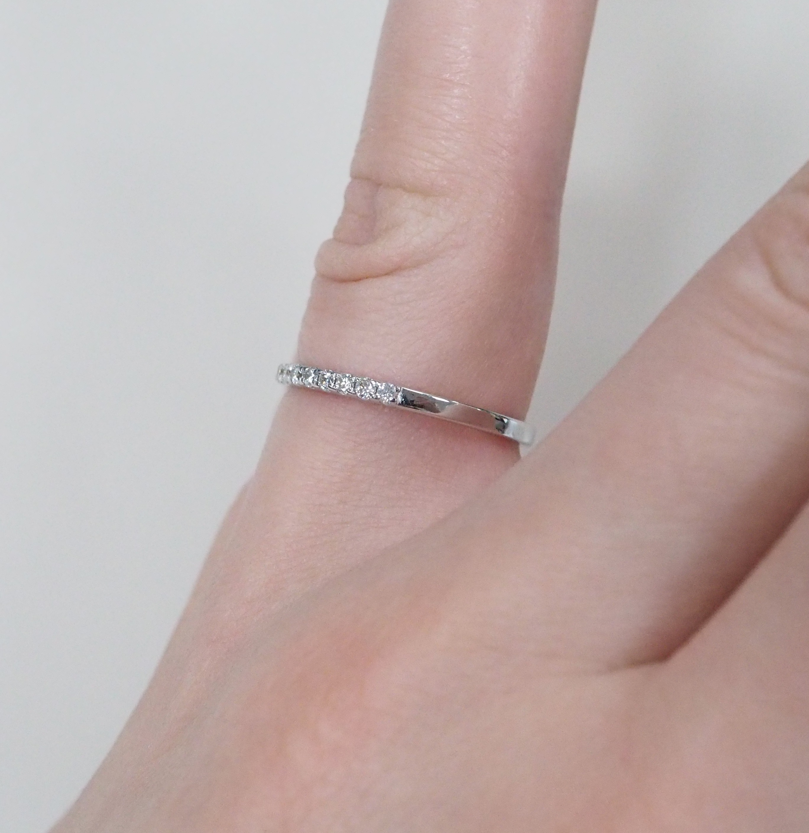 Кольцо из белого золота с бриллиантами